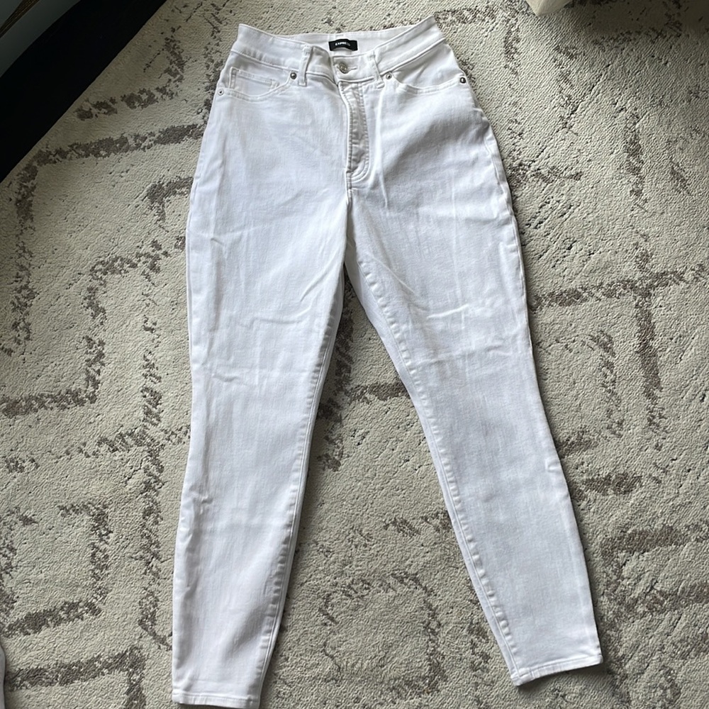 Like new! Super soft white EXP high rise jeans